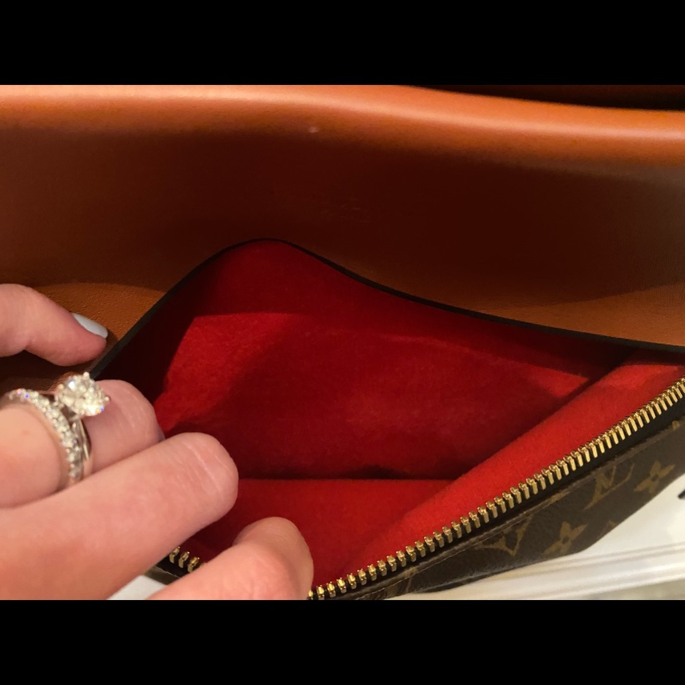 Louis Vuitton Tuileries Hobo - Picture 8 of 16